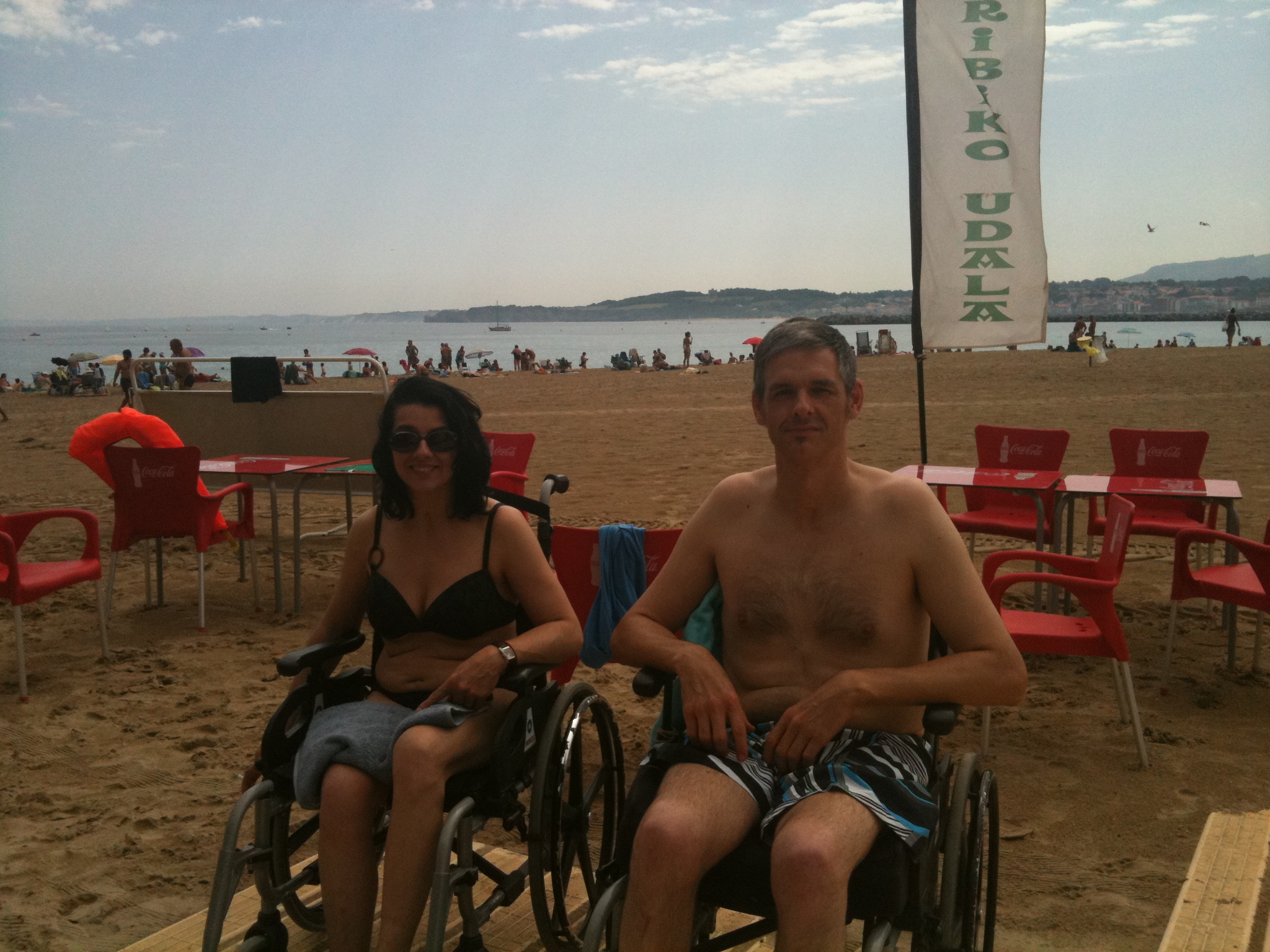 Disfrutar de la playa con DCA: baño sin barreras en Hondarribia