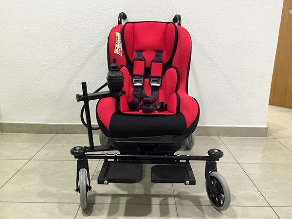 La Unidad de Daño Cerebral de Valencia ahora cuenta con una silla de ruedas eléctrica para niños