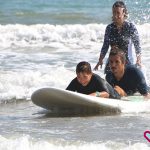 Pacientes de la Unidad de Daño Cerebral de Hermanas Hospitalarias Valencia practican surf adaptado
