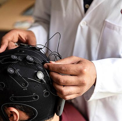 Investigación sobre la estimulación transcraneal por corriente directa para tratar la heminegligencia