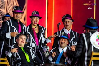 La murga de Acamán actúa en el carnaval de Santa Cruz de Tenerife