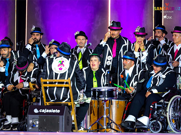 La murga de Acamán actúa en el carnaval de Santa Cruz de Tenerife