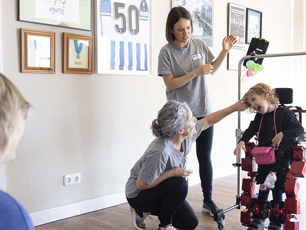 15 niños y niñas de Gipuzkoa se benefician del primer exoesqueleto pediátrico del mundo
