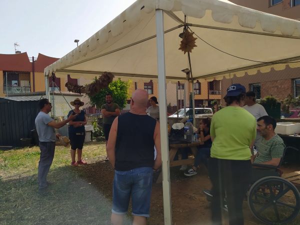 Las personas con DCA de Acamán visitan huertos urbanos para ampliar sus conocimientos